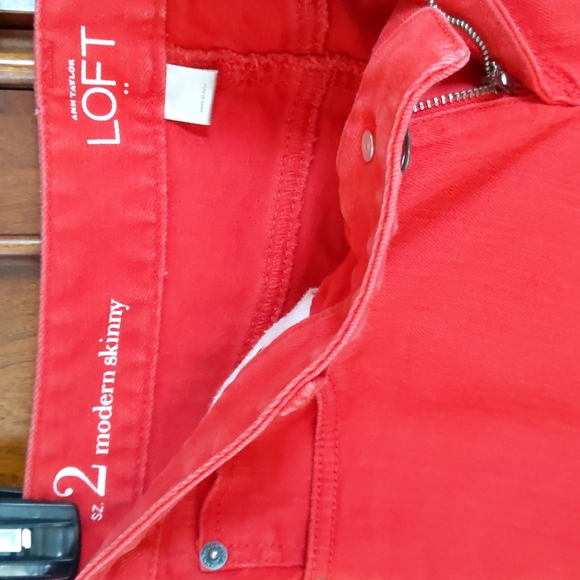 Loft Modern Skinny Sz 2 Red - Picture 2 of 6
